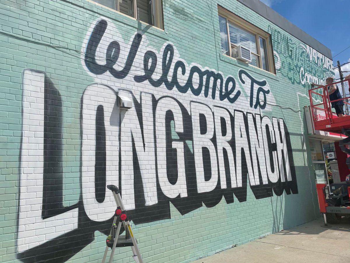 Love the new mural going up today!! #LongBranchTO <a href="/HolyCannoliTO/">Holy Cannoli Toronto</a> #Etobicoke