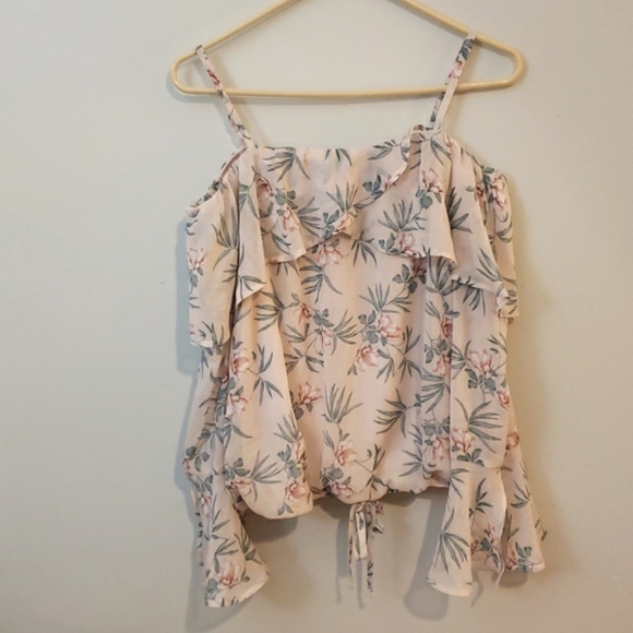 shaplyn's tweet photo. So good I had to share! Check out all the items I'm loving on @Poshmarkapp #poshmark #fashion #style #shopmycloset #byby: https://t.co/iZ6dRJzYjx https://t.co/f8Ssflt3ZW