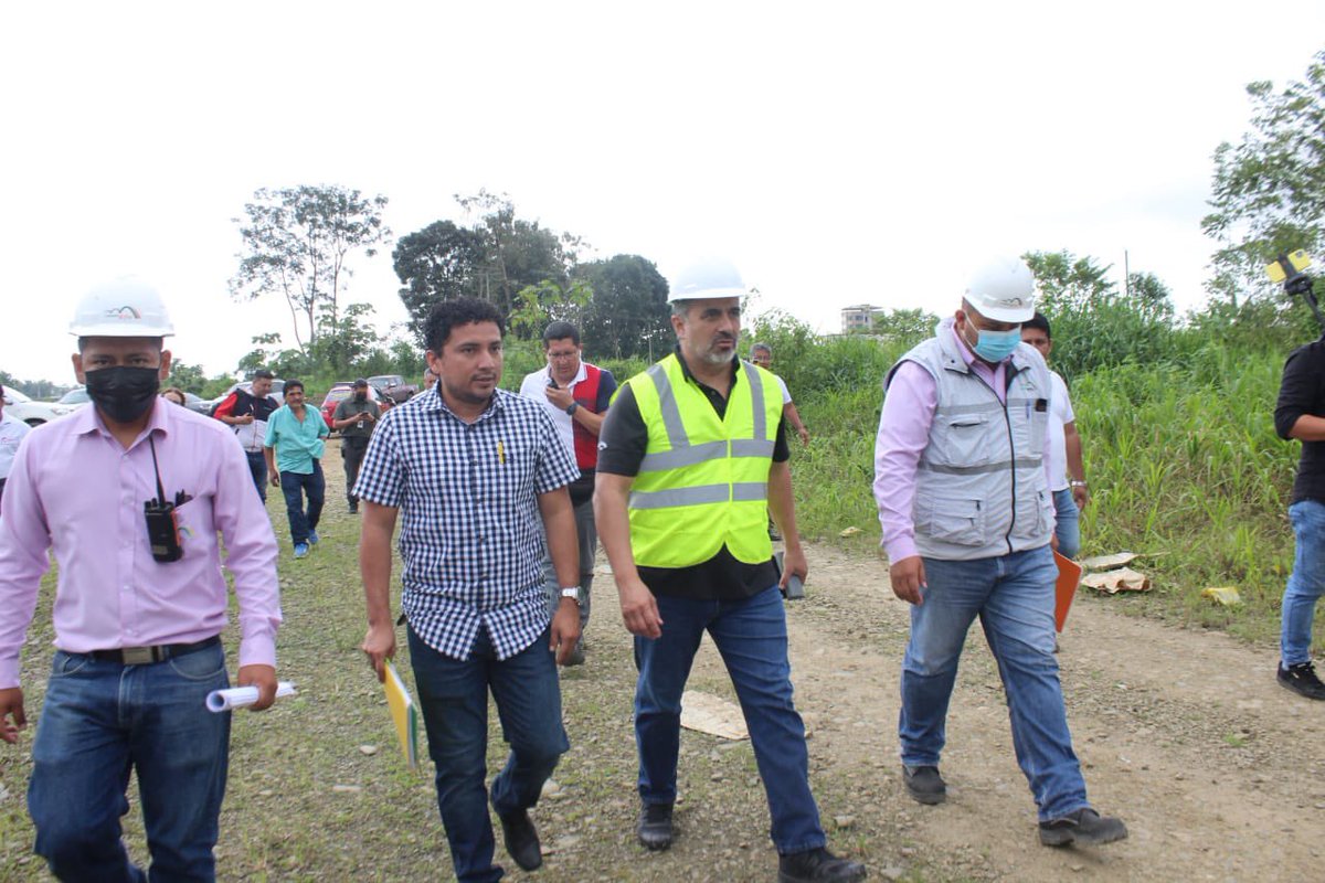dariovherrera's tweet photo. #Azuay | ¡Mejoramos el tránsito en Camilo Ponce Enríquez!
Junto con el director de Planificación Urbana, delegado del alcalde Baldor Bermeo, revisamos el paso lateral del cantón. 🛣
✔️El objetivo es ejecutarlo lo antes posible con el apoyo de la concesionaria #CONSUR. https://t.co/15QxcvLD5p