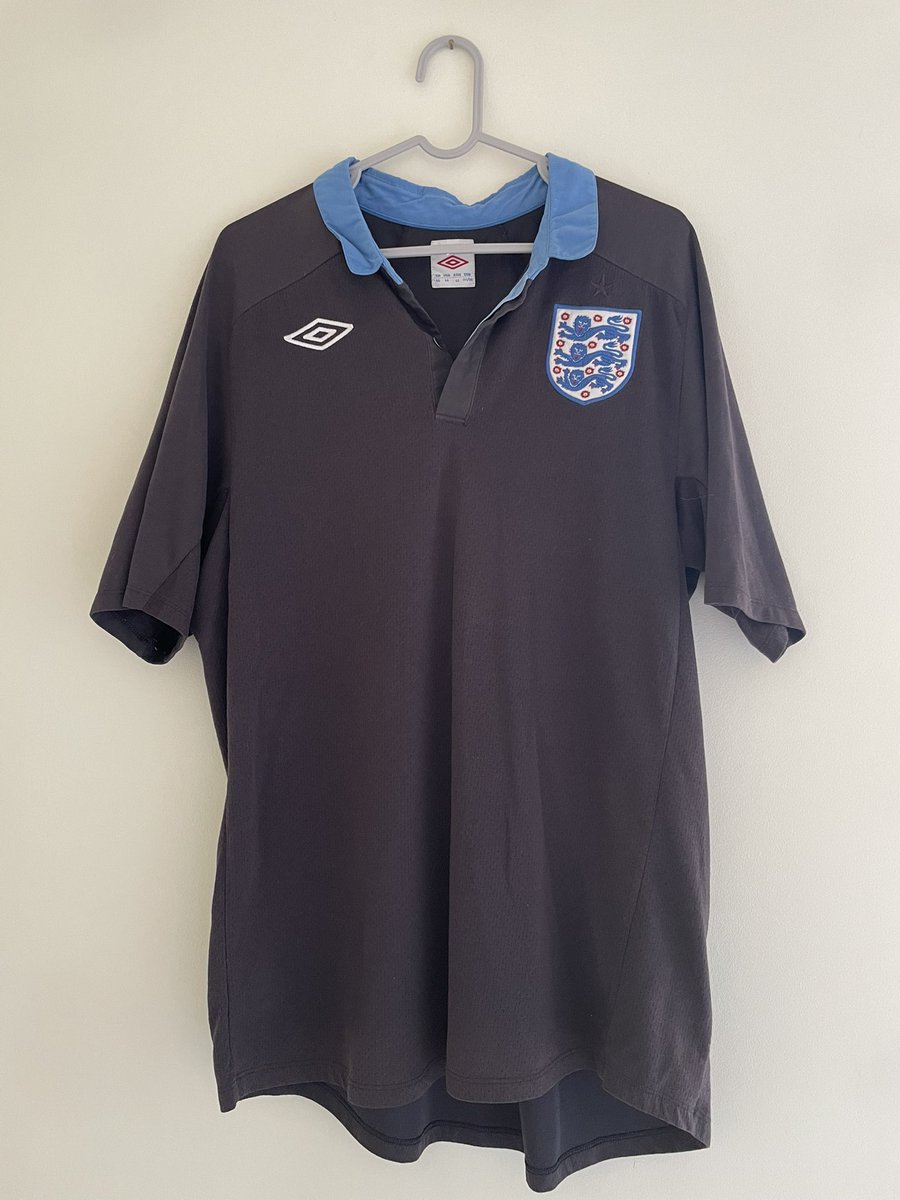 willireland7's tweet photo. @_FullKitWankers England 2010 Away, large, very good condition - £15
England 2012 Away, extra large, good condition - £15
Arsenal 2007/08 Training, large, good condition - £15

£3 delivery on top of price, DM for any questions! https://t.co/dnV29t1rJ8