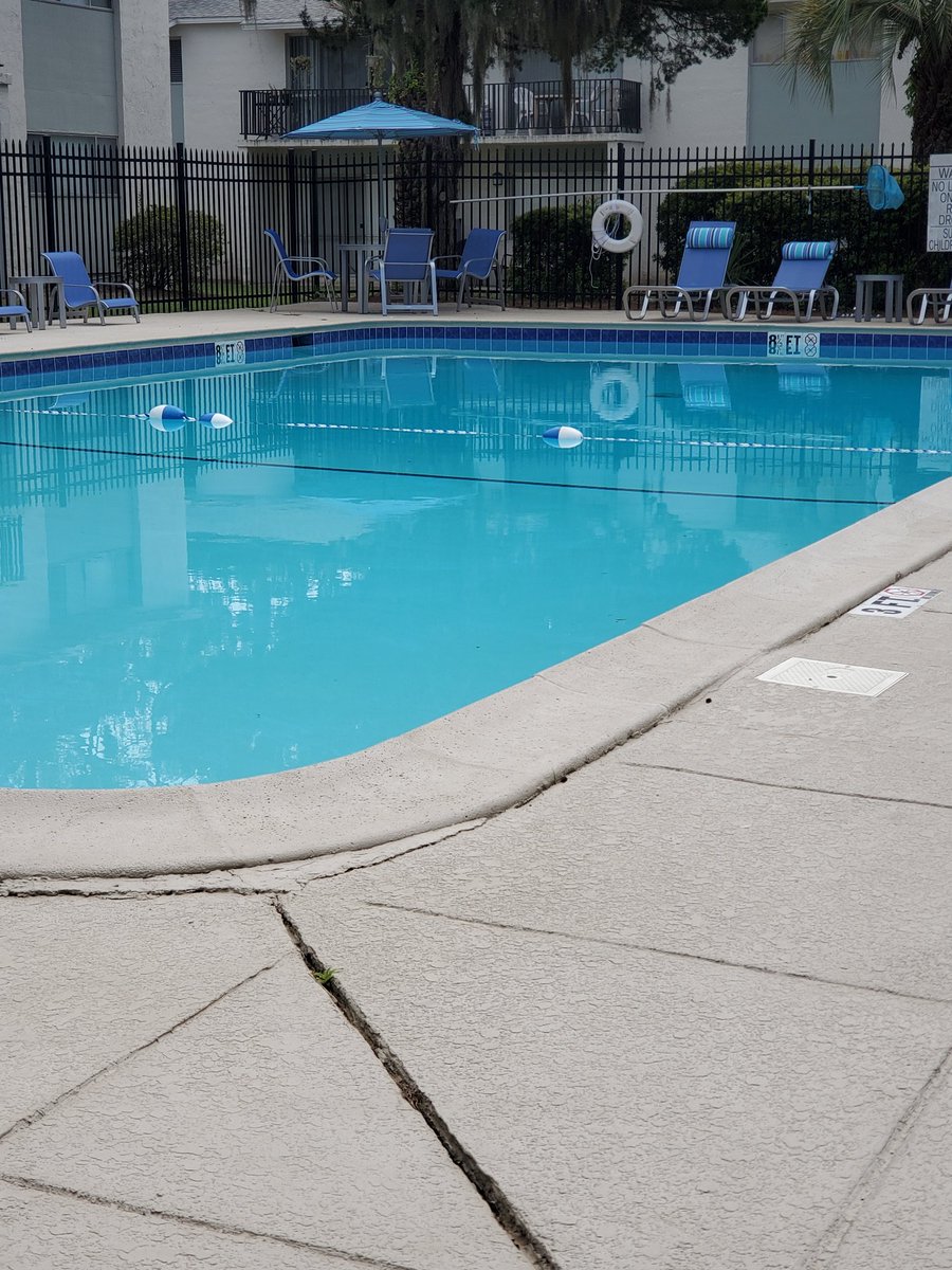 JenXJNine's tweet photo. No rain=Go shwimmin 😊😊😊#PoolDJ #HappyLife https://t.co/HkTS83t1V0