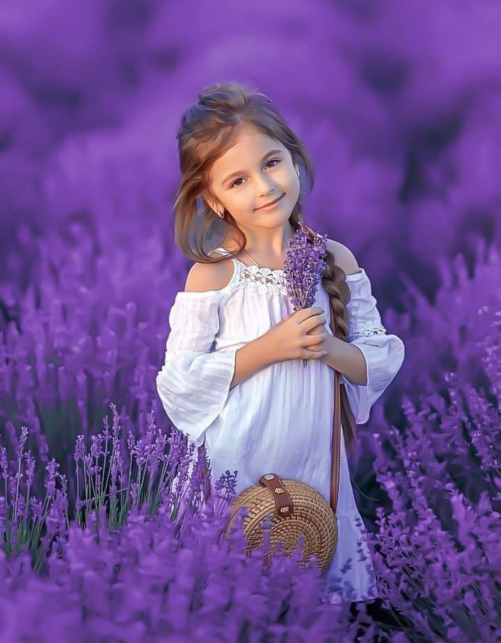 نحن نعتقد أن حياة الآخرين أفضل من حياتنا !.. والآخرين يعتقدون أن حياتنا أفضل من حياتهم !..
سر المسألة فقدان القناعة فقط 💕
𝓰𝓱𝓪𝓵𝓲𝓪 ꨄ