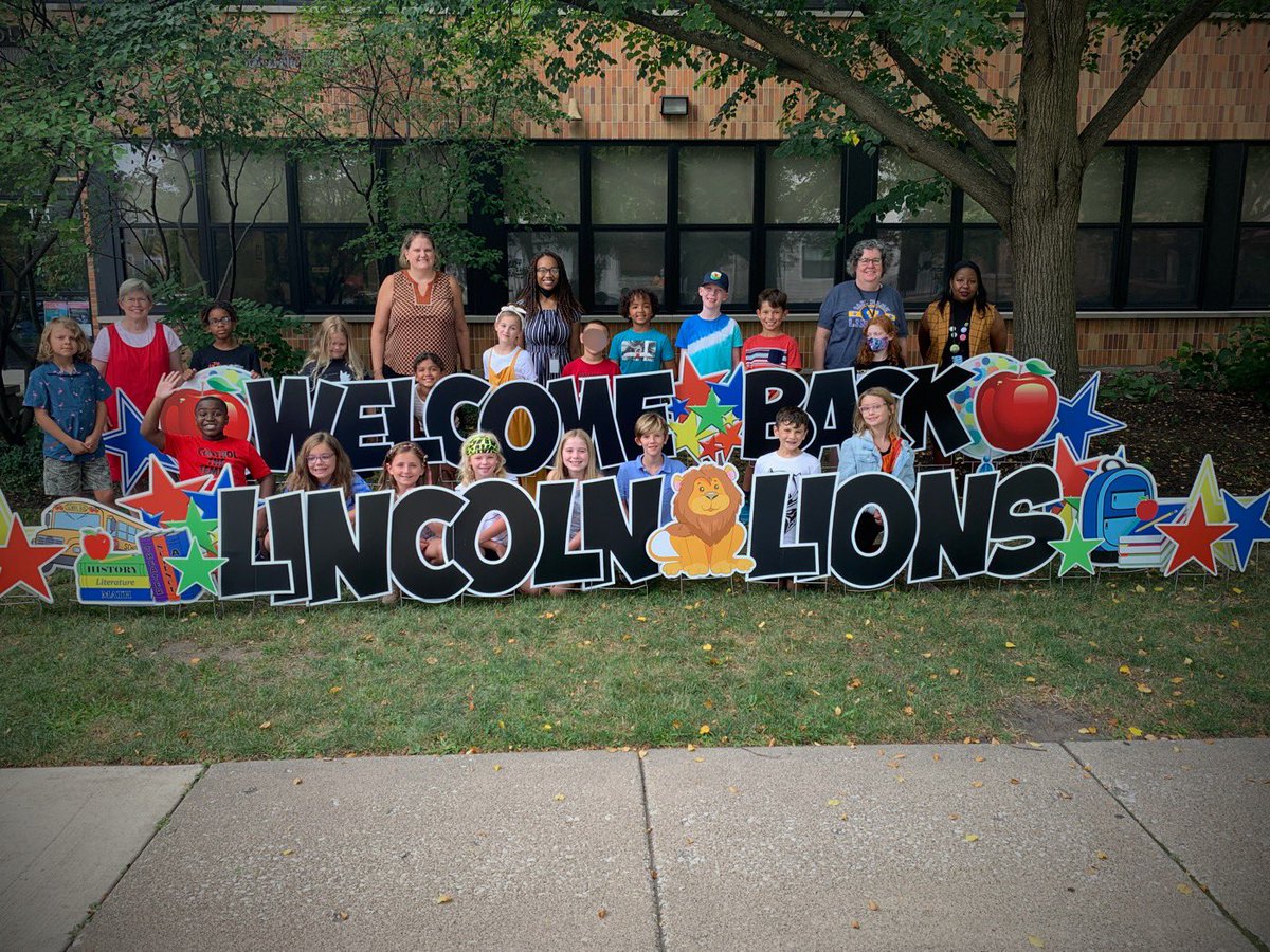 Great 1st day of 4th grade “Up at Lincoln”! <a href="/OakPark97/">Oak Park District 97</a> #D97Joy #MyD97 #UpAtLincoln #OakPark97