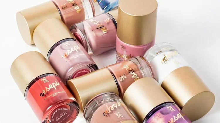 CosmeticsD_Asia's tweet photo. Malaysian consumers prefer natural tones over bright ones #colourcosmetics #nailcare #makeup  https://t.co/5qbSGgnzJb https://t.co/jqYVlNjumF