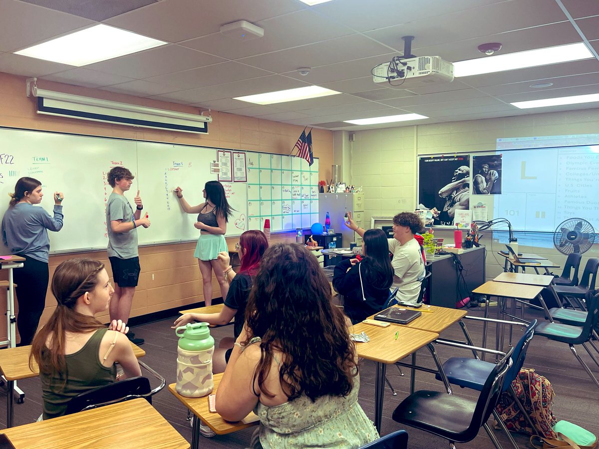 HiTeacherGidget's tweet photo. Fingerspelling Scattegories! Getting competitive while practicing our ASL alphabet. #EngagingOE #asl https://t.co/LEpGitUzv1