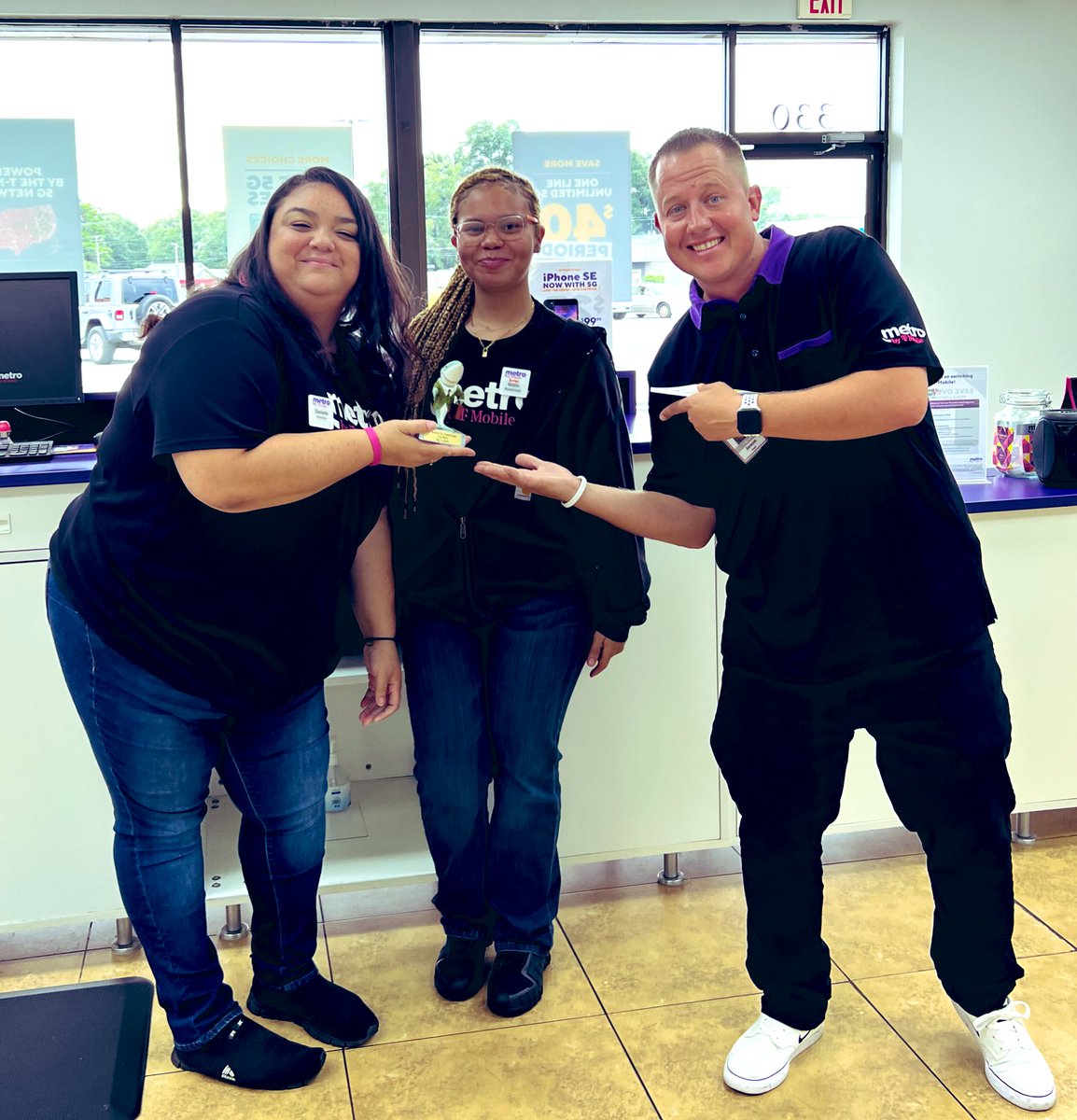 What a great day celebrating on #WinningWednesday these amazing Cell Touch teams across the panhandle  <a href="/emilynellf/">Emily Fyne</a> <a href="/MitchClabeaux/">Mitch Clabeaux</a> <a href="/morganlynn4711/">Morgan Daniels</a> <a href="/JJJAAAdams/">Jon Adams</a>