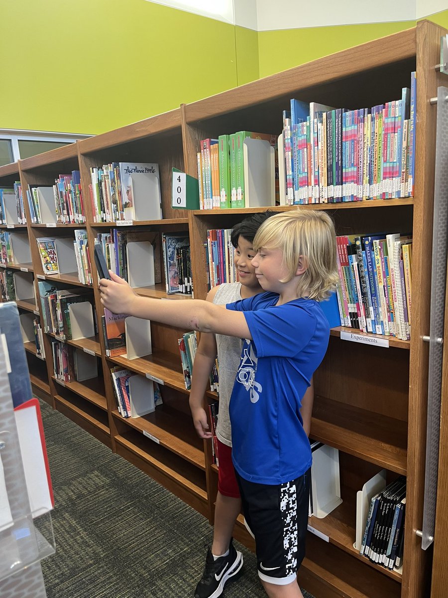 Ss in <a href="/4thgradeGrigolo/">Grigolo</a> and @collinsylvano took “shelfies” on <a href="/Seesaw/">Seesaw</a> to review the sections of the library and find books efficiently! @WestmoorD28 #28empowers