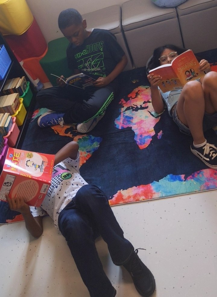 mslanenga's tweet photo. Jumped into the new school year and dove right into a good book. #hornetstrong #weare126 #hg126 @dist126_hg https://t.co/rXur99YN1O