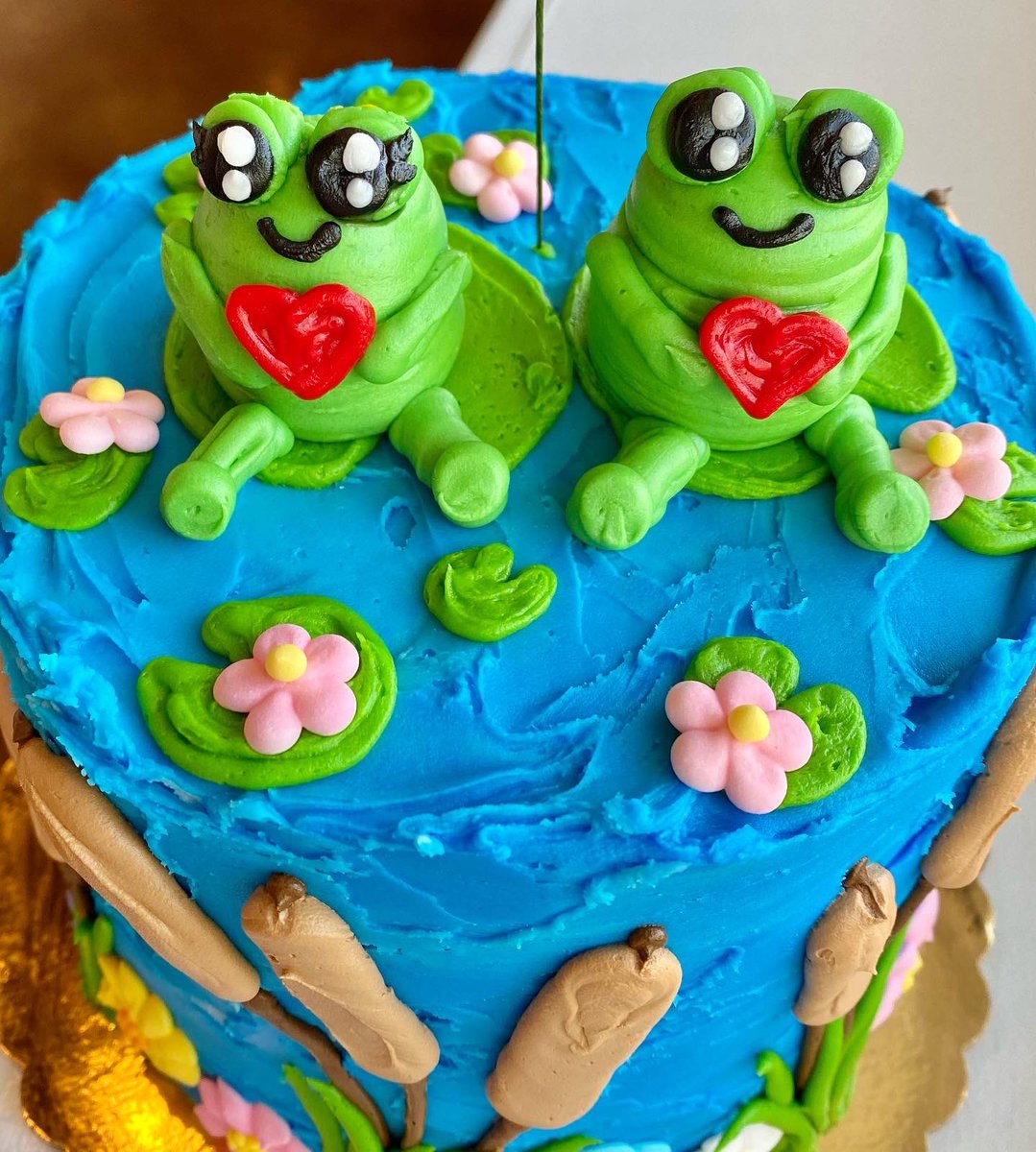 3sweetgirlscake's tweet photo. 🐸🍰Free Cake Friday is here!🍰🐸
👉🏻Enter to win on Facebook or Instagram!
#3sweetgirlscakery #bakemeacake #cakeinspo #cincinnatibakery #cincyeats #customcake #birthdaycake #cincinnati #cincinnaticakes #cincytreats #cincyeats #cincinnatibakery #frogcake #frog #froggycake #froggy https://t.co/BnSqKe7AL8