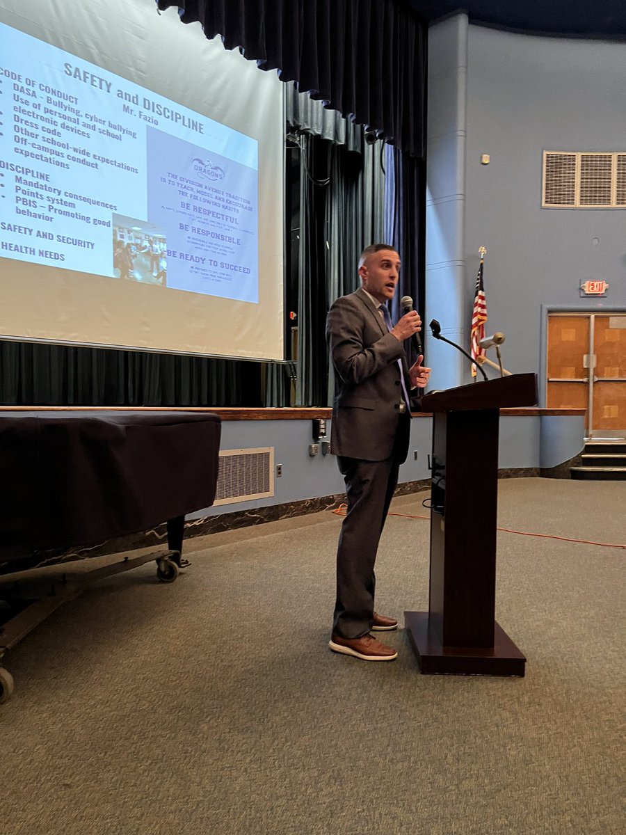 ChristinDegrom's tweet photo. Great time at Parent Orientation for Division Avenue High School. @FazioBUFSD @Levittown_PS https://t.co/5R4ObP7gaD