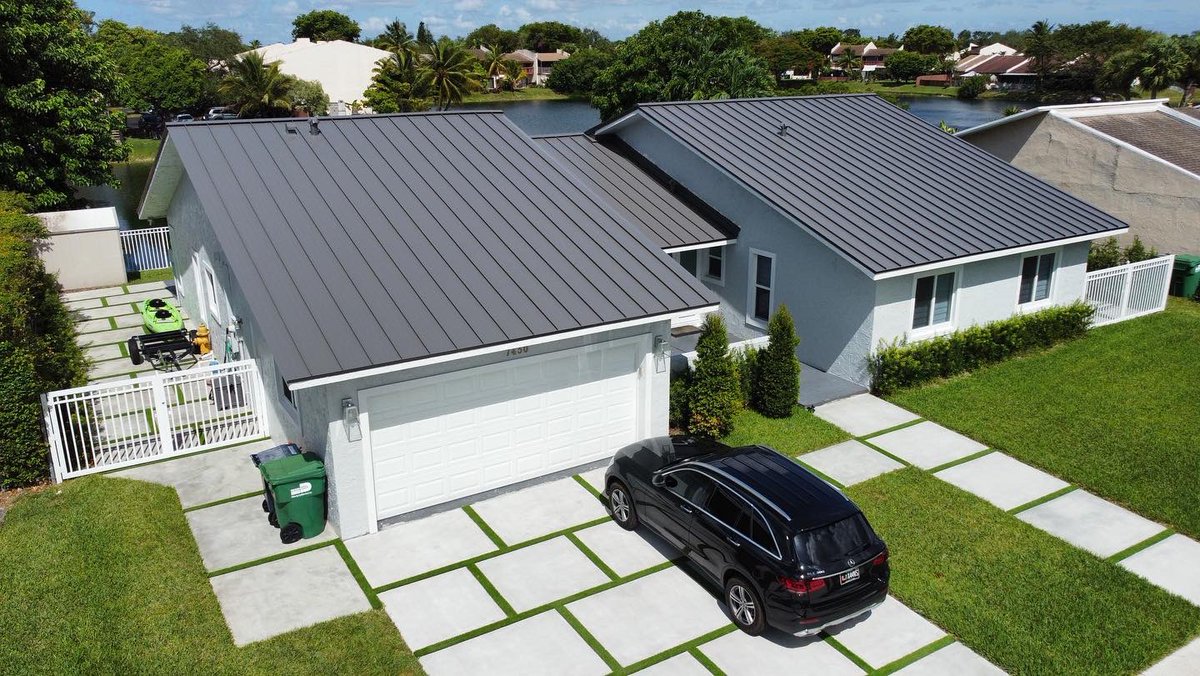 MromeroContract's tweet photo. Happy 🐫 Dayyy !!! Free Estimates 🚨 Now serving South &amp; Central Florida 🚨 New Roof, Re-Roof, DM or Call us (786)616-5722
•
 #RoofLife #Miami #DadeCounty #BrowardCounty #PalmBeach #SoFlo #Construction #Roofing #Realty #MiamiBeach #CoralGables #Kendall #Tamiami https://t.co/7DMoGVXSHO