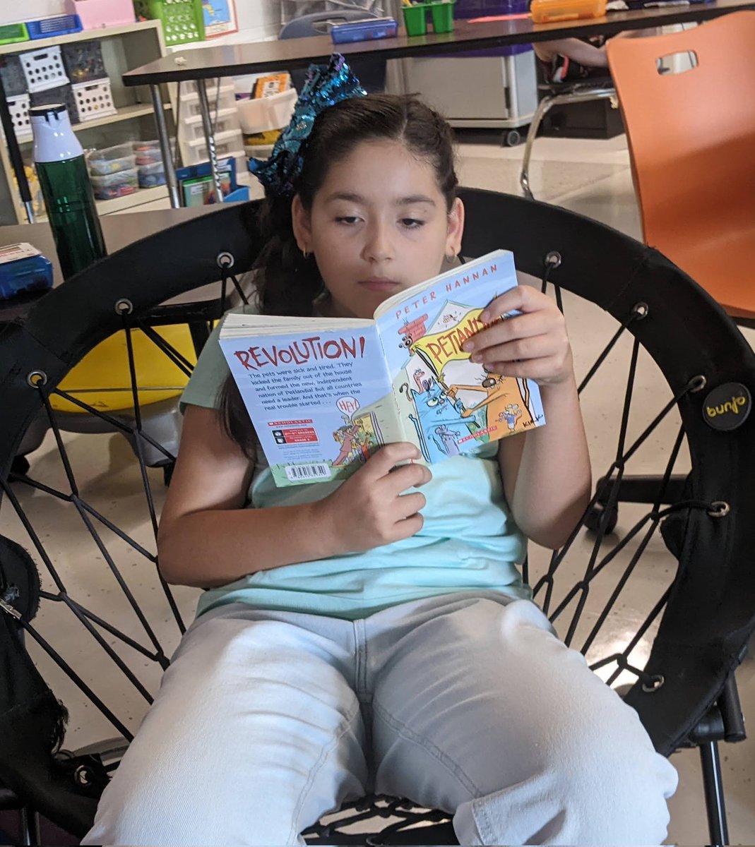 mslanenga's tweet photo. Jumped into the new school year and dove right into a good book. #hornetstrong #weare126 #hg126 @dist126_hg https://t.co/UkD9vws6EC