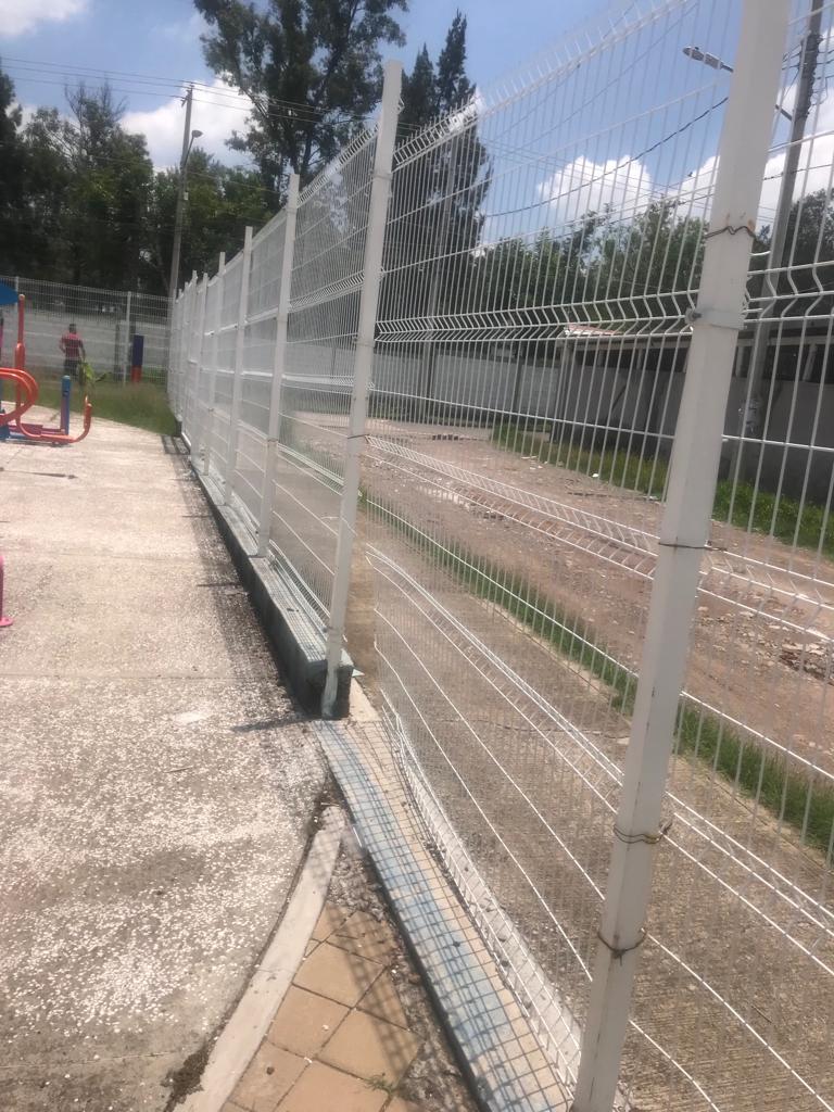 serviciospirap's tweet photo. 🌳 Para promover el cuidado del #ParqueVecinal en la colonia San Isidro, rehabilitamos el rejado y mobiliario urbano. 🧰
#ÉchanosLaMano ¡Cuidemos este espacio! 👊🏻 https://t.co/AKDpUA0Tai