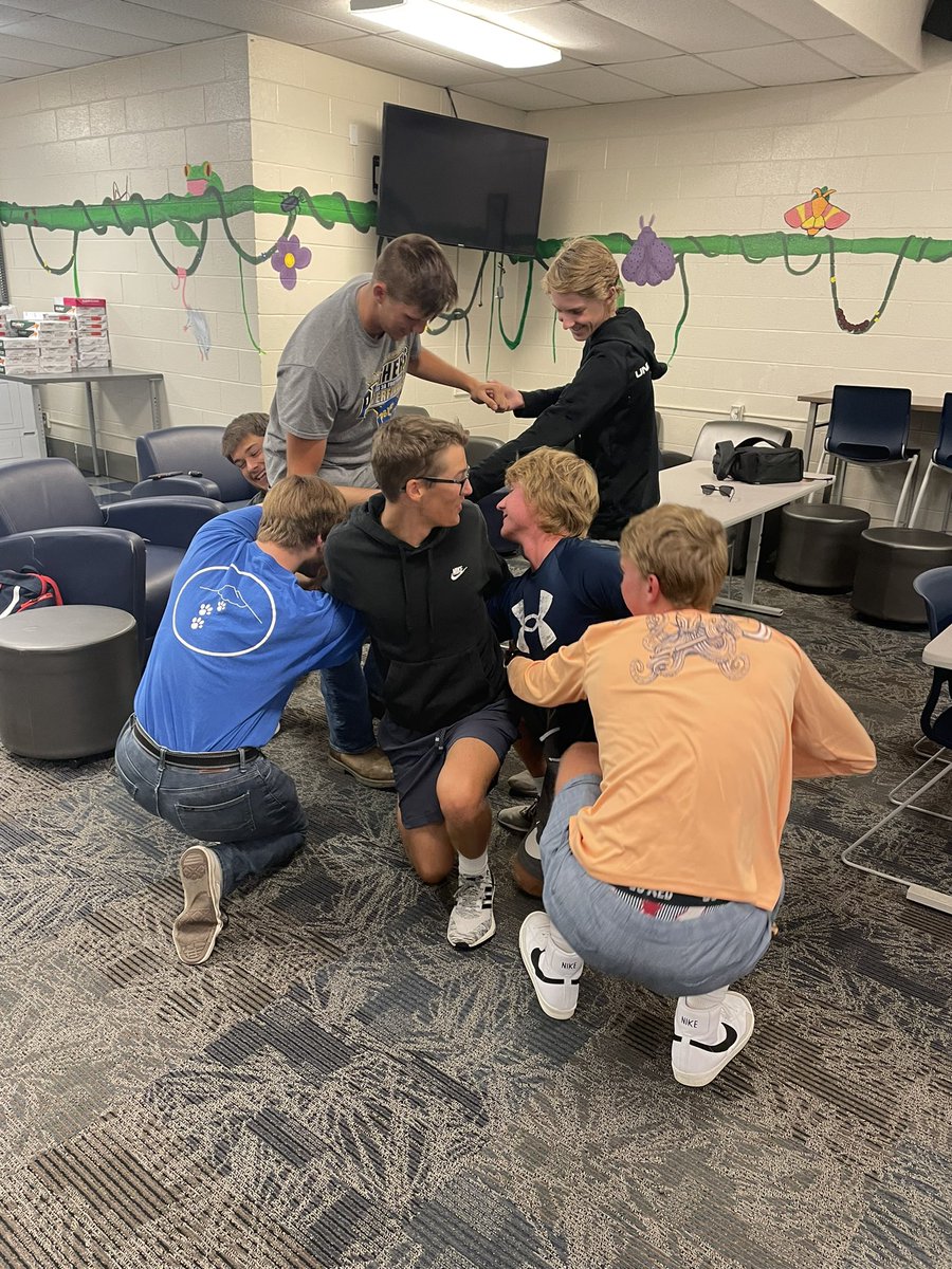 PantherPartners's tweet photo. PBL Peer Mentors partake in the human knot activity after hearing from guest speakers-Cliff &amp; Jenni McClure. https://t.co/Hg9YCpxpnt