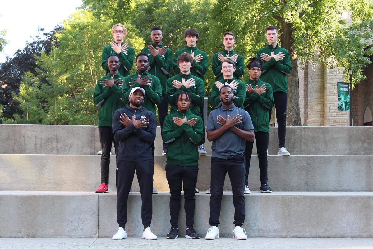cmueaglesXCTF's tweet photo. CMU Men’s 2022 XC Team https://t.co/1fjQ7PpNHK
