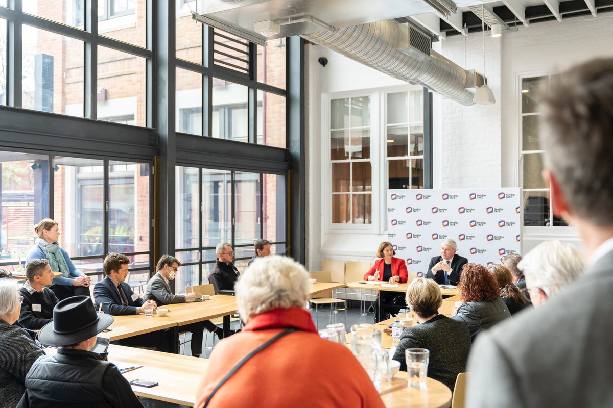 BOConnorMP's tweet photo. The Jobs and Skills Summit next week will bring people together to hear as many ideas as possible on how we can grow wages and boost the economy.
The Jobs and Skills Roundtable in Bendigo with @LMChesters was a terrific opportunity to hear directly from regional stakeholders. https://t.co/1qDVVZhzWU