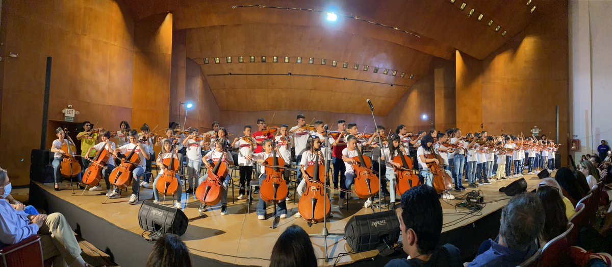 rociogcely's tweet photo. La @sidocfundacion desde hace 17 años le apuesta a construir paz y prevenir violencia a través de la música. El arte salva vidas en Siloe y en Cali. #BardFest con apoyo de @USEmbassyBogota @AmChamCol https://t.co/0YAElmPzRt