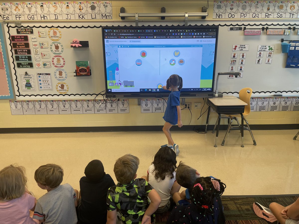 MrsDavidson121's tweet photo. Room 121 is LOVING our new phonics lessons with Really Great Reading and our interactive Viewboards! I am excited to see how this program grows these kiddos into blossoming readers!! @Hamilton_LN #ReallyGreatReading #BigBlueOnTheMove #WeAreJustGettingStarted #KindergartenWorld https://t.co/aYWobw9TXJ
