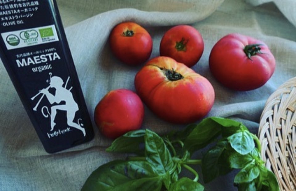 teatimeensamble's tweet photo. トマトの冷製スープ🍅

夏が終わるその前に、身体に染みるトマトの美味しさ、バジルも入っています🍅🌿 https://t.co/HPW9NtS6hJ