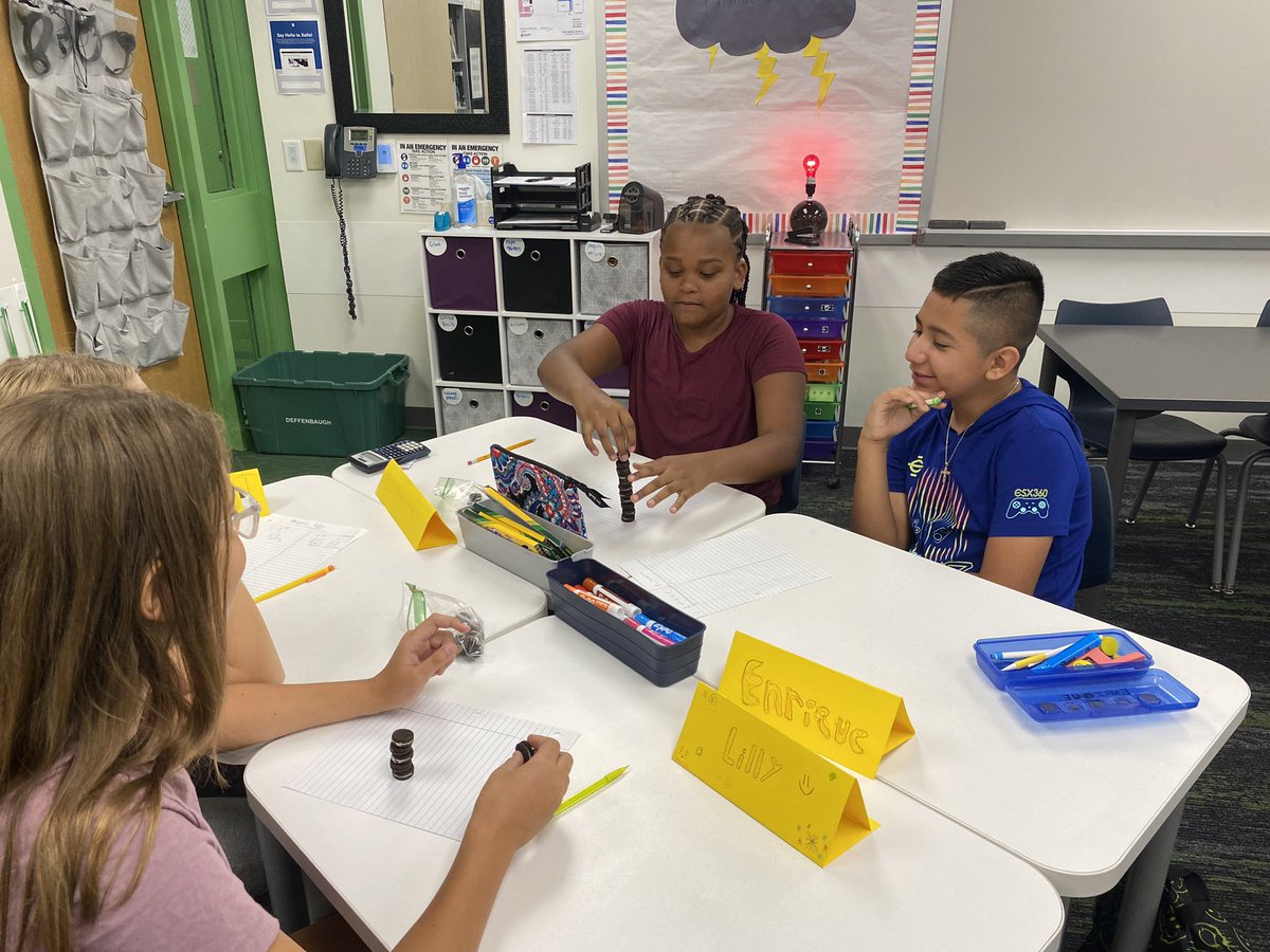 pmatuszeski's tweet photo. Practicing expectations for working in small groups and worked on finding the mean by building Oreo Towers. Math is fun! @CBCommSchools @Kirn_MS https://t.co/99mpgpV00K