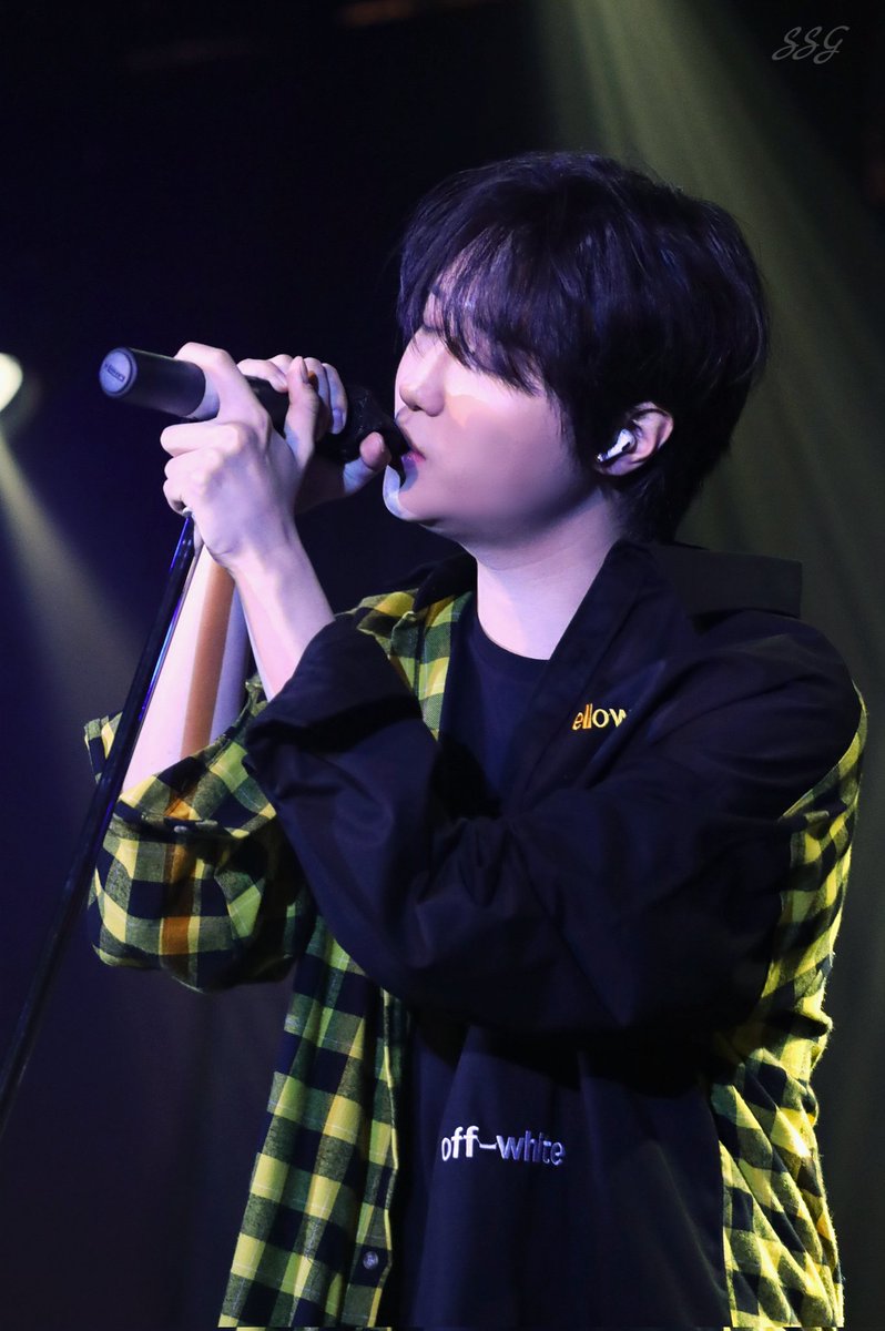 별 tweet media