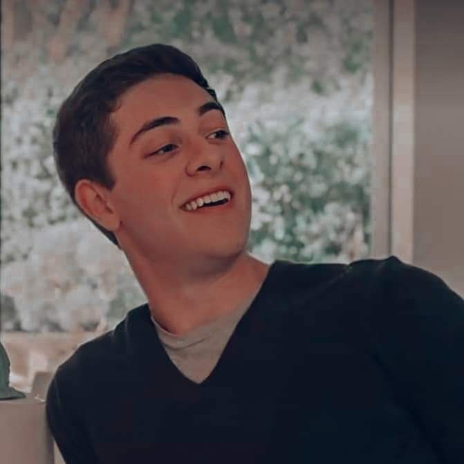 golden_fangirl's tweet photo. no les pasa que están tranquilos y de repente ✨✨✨ la sonrisa de Ben✨✨✨

#YoNunca #NeverHaveIEver 
#NeverHaveIEver3 #YoNunca3 https://t.co/rIHRCSPEq0