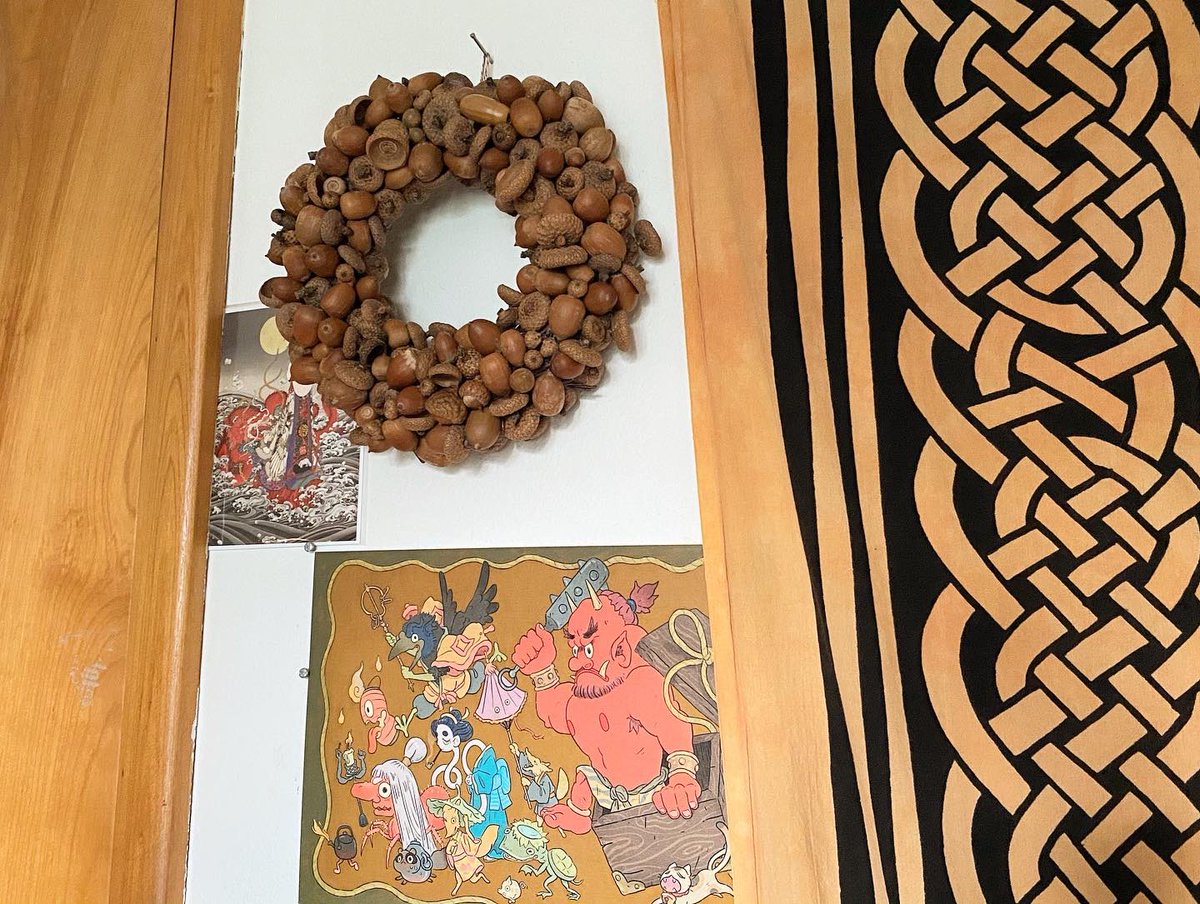 shroom_ware's tweet photo. I made an acorn wreath! It only took 10 months to collect and dry the acorns, and about 15 hours to paint the wreath and glue on the acorns 🐿 So no, sadly I won’t be selling these. This one is just for me!
#Totoros
#GhibliInspired https://t.co/kb0q7x9IUg