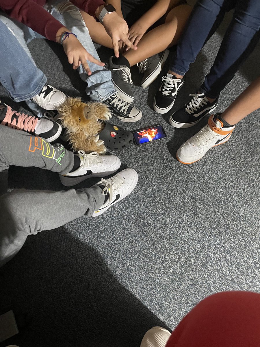 MsMarkoClass's tweet photo. Doing a circle in warrior time today and I said I felt like we were missing a campfire so a student pulled one up for us to sit around lol ⁦@HBMS_Warriors⁩ #CampfireTalks https://t.co/GE1005UG2V