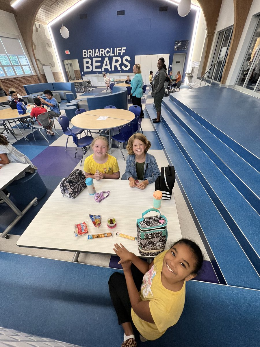 ell_nielsen's tweet photo. I can’t get over how beautiful our previous gym and now Honeycomb area looks!  The kids love it too! #BackToTheCliff @BRES_Bears https://t.co/cvVMrpvxUc