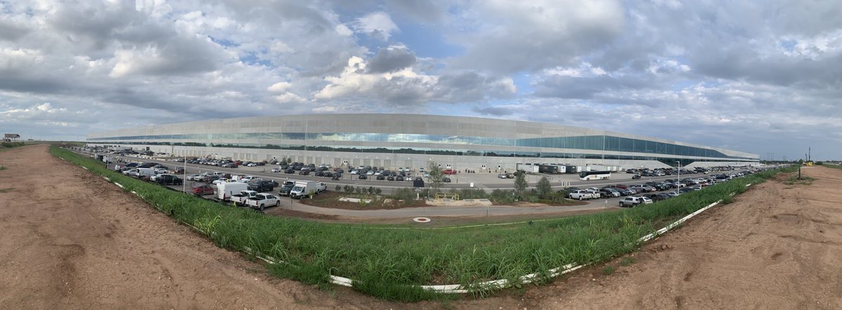 gunzouts's tweet photo. Finally got to see this gigantic beast, the machine that builds the machine 🤩 ⁦@wholemars⁩ https://t.co/Xh9luFJCWZ