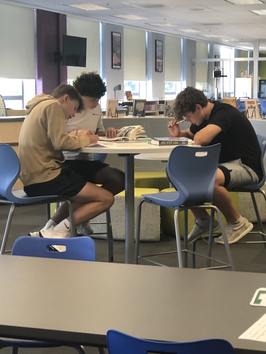 Having a “Book Tasting “ today at “Starbooks”😜 Loved seeing the kids become excited about what books they were going to select as their top choices!!
#GoLemont #WeAreLemont #Readers #books #ilovetoread