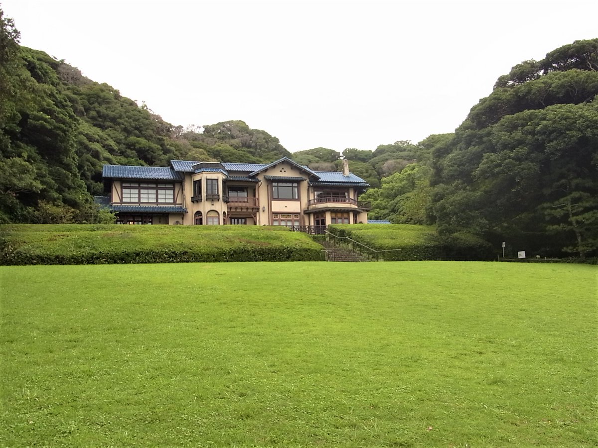 kamakura_bunko1's tweet photo. 鎌倉文学館の庭より
今朝の鎌倉は涼しくて高原にいるようです。

新涼や 眼鏡をとりて あたり見る
高浜虚子

#俳句 #新涼 #鎌倉 https://t.co/r4JSOSuDqF