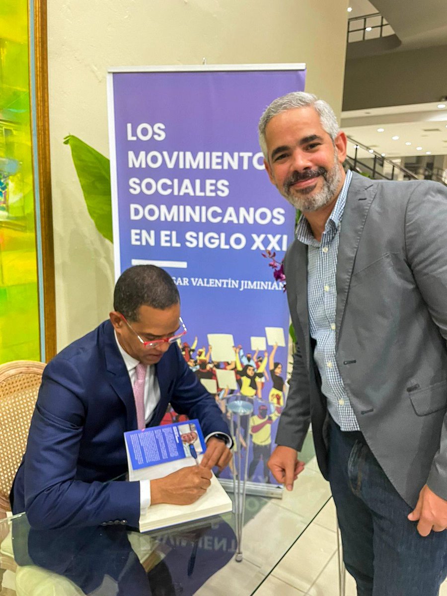 AlfonsoUrena's tweet photo. Acompañando al compañero @JCesarValentin en la puesta en circulación del libro LOS MOVIMIENTOS SOCIALES DOMINICANOS EN EL SIGLO XXI de la autoría de su autoría.

#LibroValentín
#MovimientosSocialesRDSigloXXI https://t.co/MAhZN1wbTP