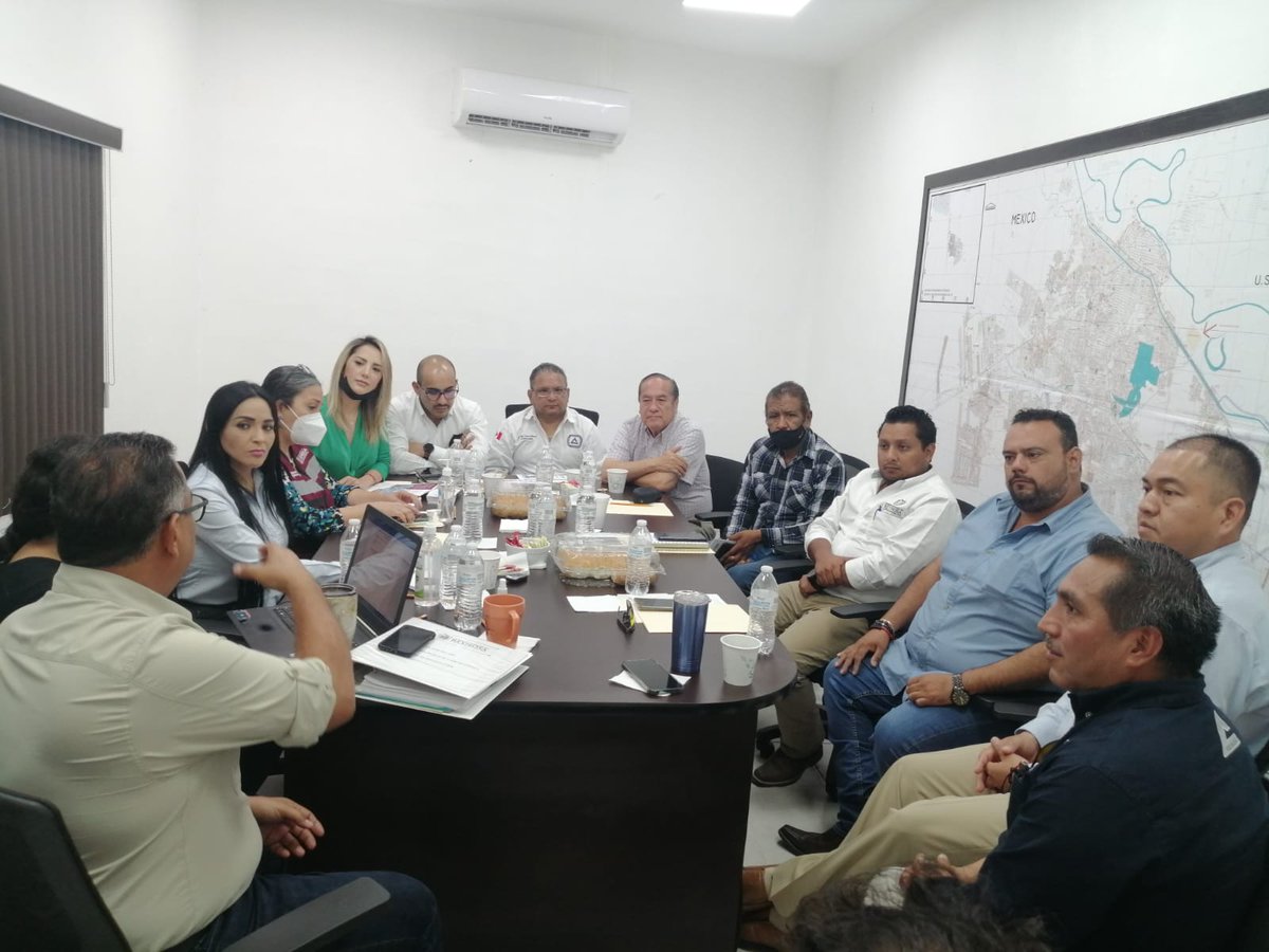 castillo_isael's tweet photo. El Gobierno de Reynosa, que preside Carlos Peña Ortiz, cumpliendo con el Plan Municipal de Desarrollo 2021-2024, celebró una reunión con miembros de la CANACO de Reynosa, para plantear soluciones la problemática de los Residuos Sólidos Urbanos, en la Zona Centro. https://t.co/KpFXTBLAiB