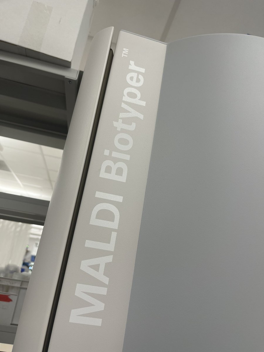 Fernand84340182's tweet photo. It can be “just an ordinary day” for you, but for me, a PGY-1, this experience in a very modern micro lab is a dream come true! It’s hard to believe we can get bacteria ID in seconds 😱 #pathology #PathTwitter #clinicalpath #maldi https://t.co/rStc2H3IMp