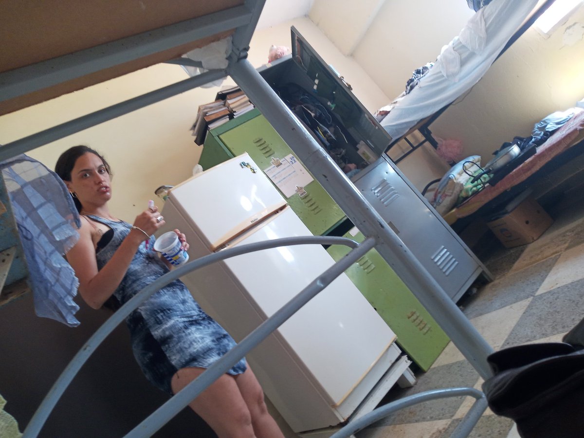 Relfadelbosque's tweet photo. @iam_daylin En la beca😂 https://t.co/zJwOMy2lbX