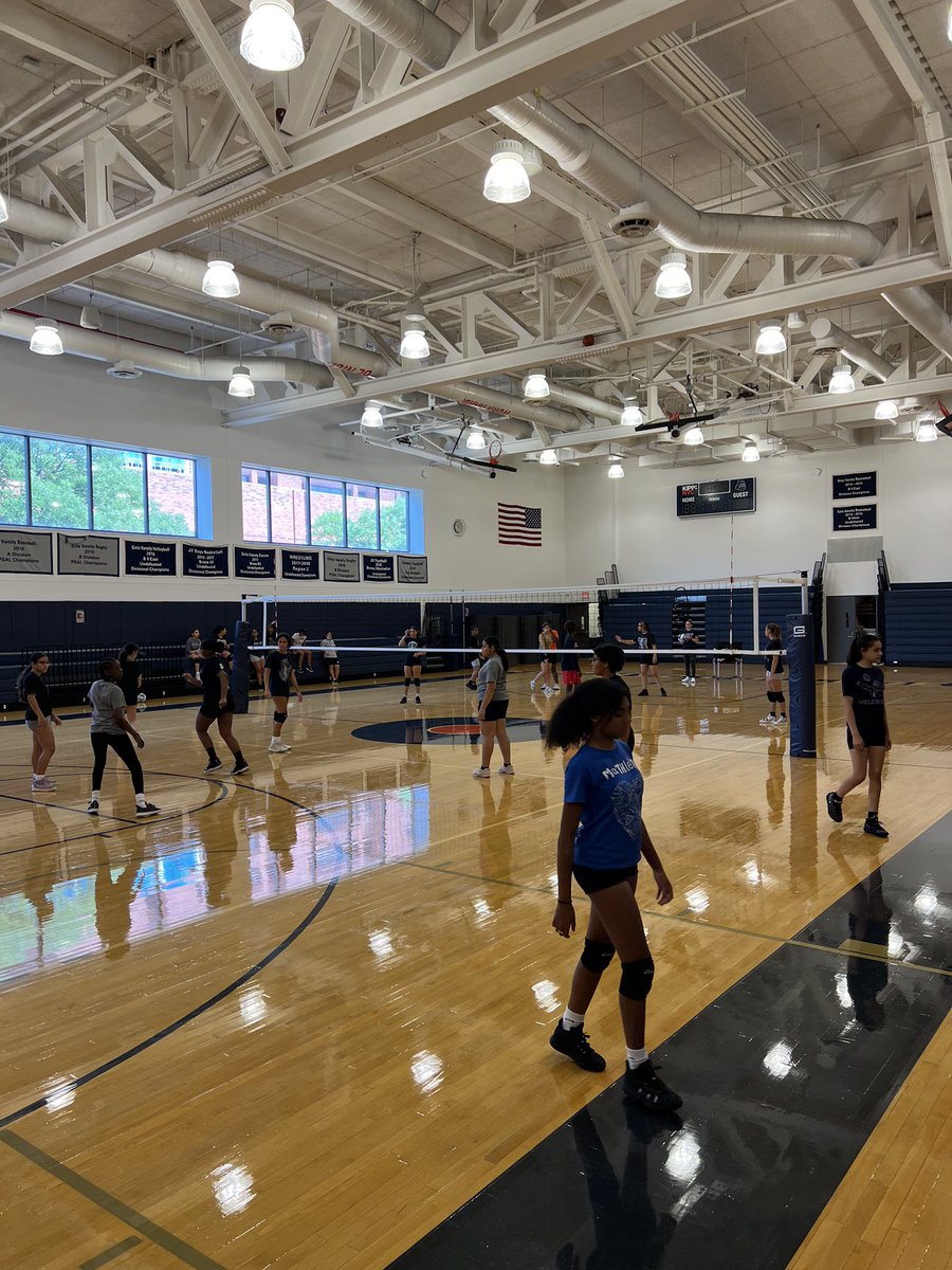 DaveHalbreich's tweet photo. Great week of Women’s Varsity Volleyball Tryouts! Congrats to our newest members of the program! #AttitudeEffortAction #EverythingMatters #BumpSetKill https://t.co/SimASo58Uy