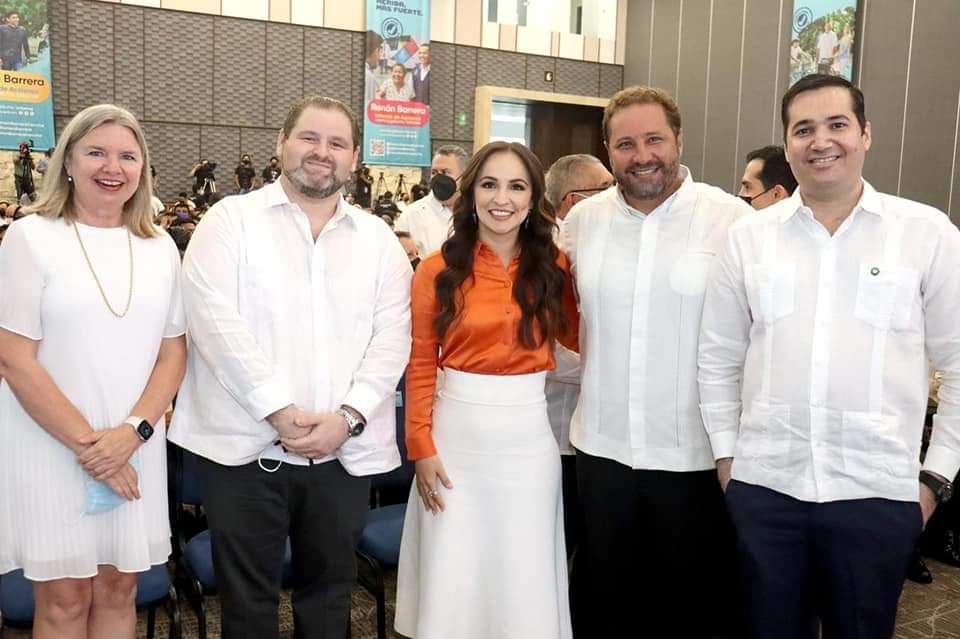 bibyrabelo's tweet photo. Un honor acudir al 1er Informe de Gobierno de Renán Barrera, Alcalde de Mérida, Yucatán. Felicidades, continúa implementando buenas prácticas a favor de los meridanos. 
Agradezco al Lic. José Luis Martinez, Dir. de Desarrollo Económico y Turismo de Mérida, por sus atenciones. https://t.co/hYKcVgRDUm
