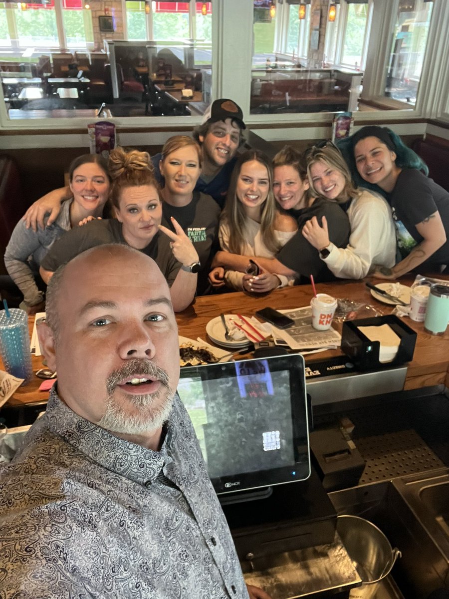 DBell2017's tweet photo. What an exciting morning with Team Dalton’s Bartenders. Lot’s of excitement and energy getting ready to put the Bar back in Bar and Grill. We are pumped for game day and all the delicious new happy hour food.  #gameonhappyhouron #raisethebar https://t.co/bfq8q46hkw