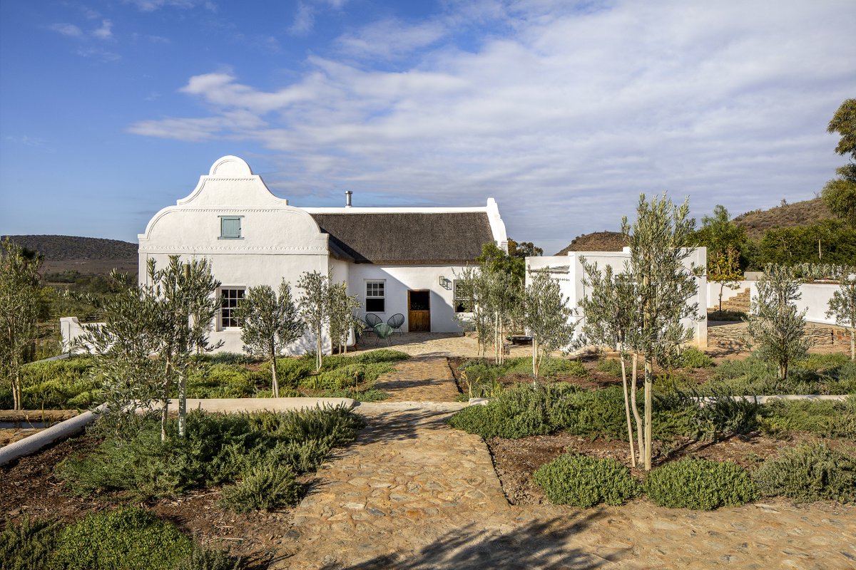 liberal_le's tweet photo. Check out my latest article: Buffelsdrift: Discover Cape Dutch architectural history in South Africa  https://t.co/D0foowZKPP via @LinkedIn https://t.co/ETUtBIZO2O