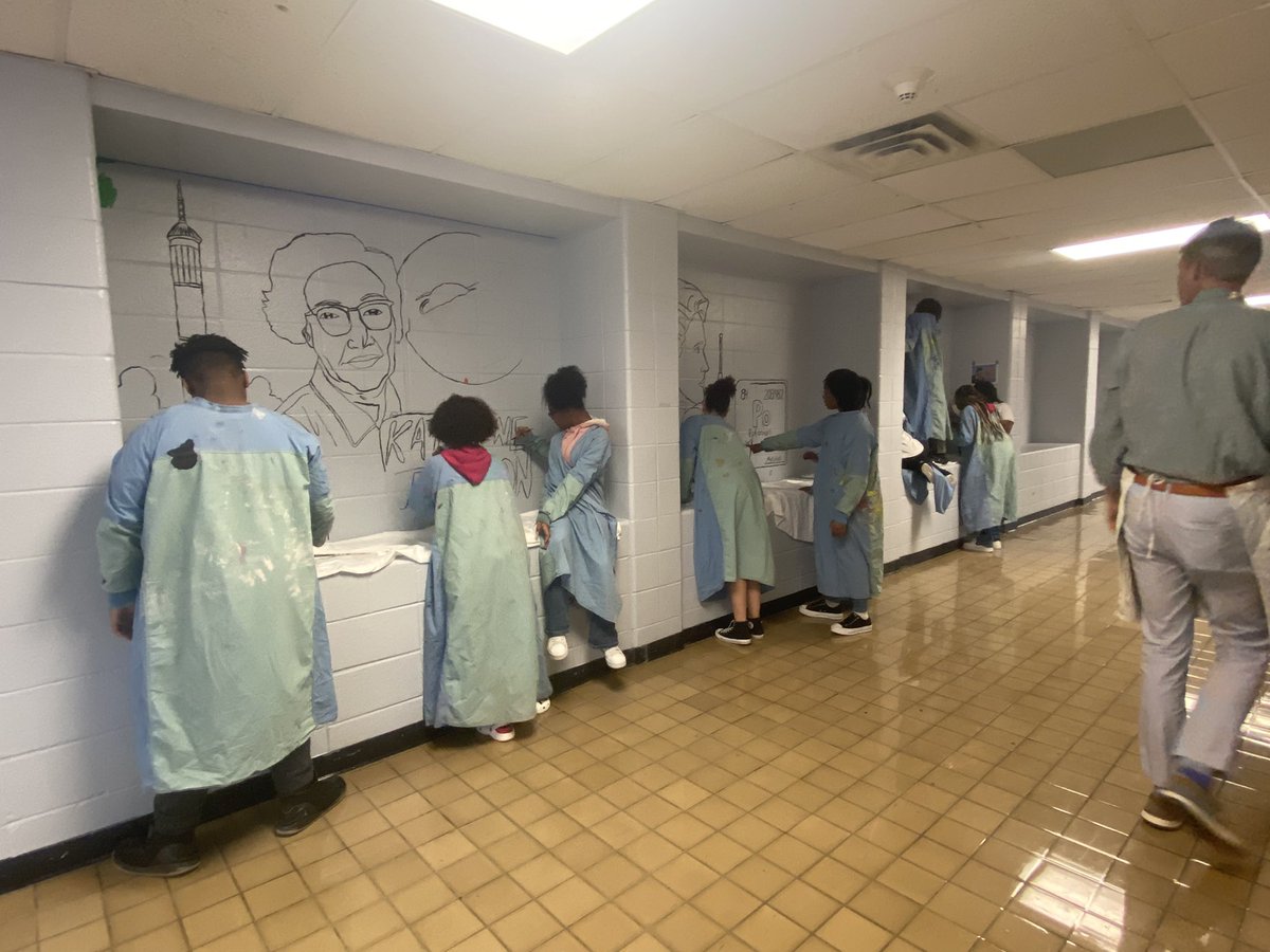 asflmagnet's tweet photo. Our middle school hallway mural is coming along beautifully! Thanks to Mr. Landingham and our 8th grade students for displaying their talent and creativity throughout our school! 🎨🧬🥼🖌 #ASFLRocks #ScientistDisplay https://t.co/ISoEm7YaWF