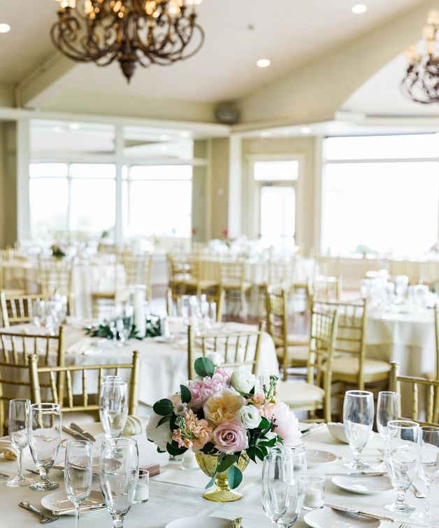 Join the team at OceanCliff Hotel! Visit newportexperience.com/careers/ to apply for a position. 👏

Part-time and full-time positions available:
Banquet Staff
Dishwashers
Servers
Greeters/Hosts
Cooks 

📸:@whatcheerphoto