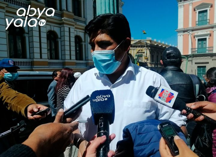 #AbyaYalaTv
El gerente de Emapa, Franklin Flores, informó que se dispone de 38 toneladas de maíz para los productores de carne de pollo y de cerdo, por lo que se descarta cualquier incremento en los precios.