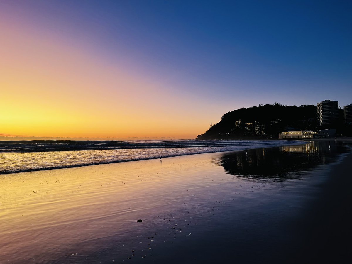 BurleighMatt's tweet photo. @BreakfastNews Here’s a photo for Nate at Burleigh Heads at sunrise this morning 🤩 https://t.co/2elyW5wM3f