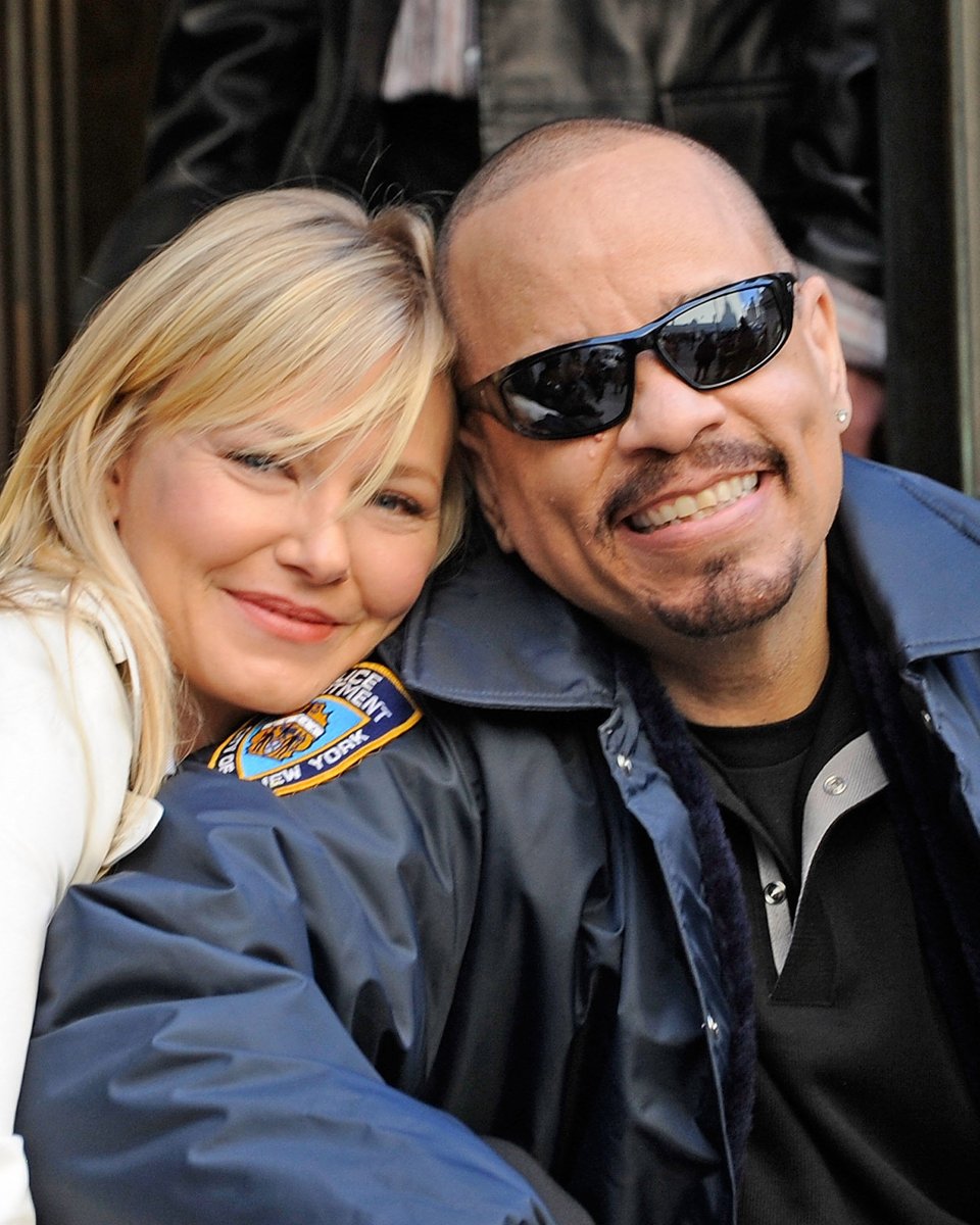 enews's tweet photo. This is her story: Kelli Giddish will always be a part of the #SVU squad. ♥️ More on her exit: https://t.co/y4YPwjFmFx https://t.co/keXGtPMLIB