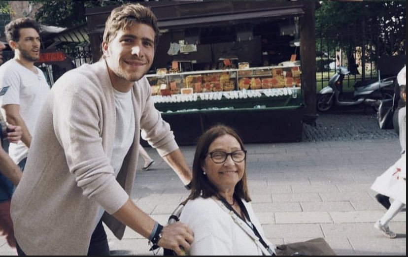 Sergio Roberto is playing for his mother 💙❤
