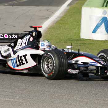 UnracedF1's tweet photo. Interesting, it seems that Luca Filippi tested with the Minardi PS05. I personally can't remember this. #F1 #RetroF1 https://t.co/848oPHOj0r