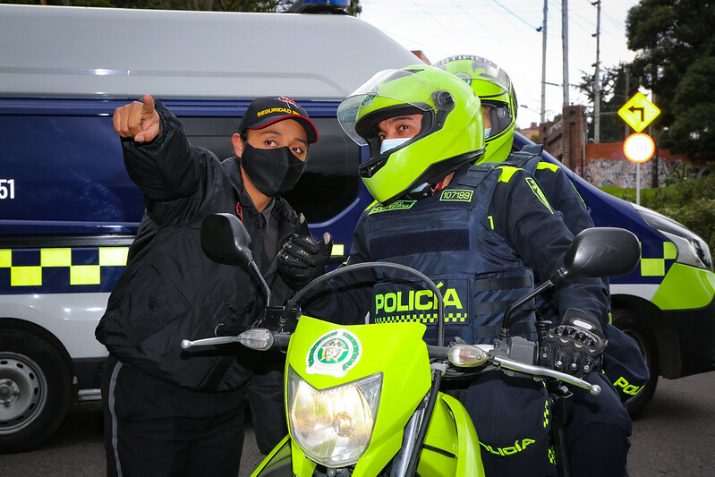 PoliciaGuainia's tweet photo. Actuamos con contundencia para hacerle frente a la delincuencia. Si tienes información sobre algún hecho delictivo que afecte la tranquilidad, denúncialo oportunamente a la #Línea123. https://t.co/IPq0YpQ7R7