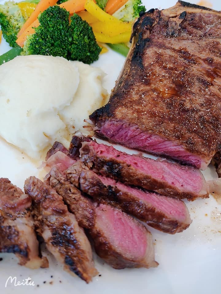 anna37849261's tweet image. Eat and drink enough to lose weight.吃飽喝足了再減肥.😀