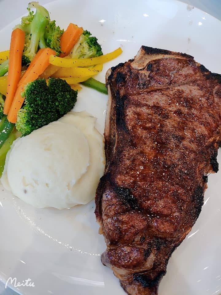 anna37849261's tweet image. Eat and drink enough to lose weight.吃飽喝足了再減肥.😀